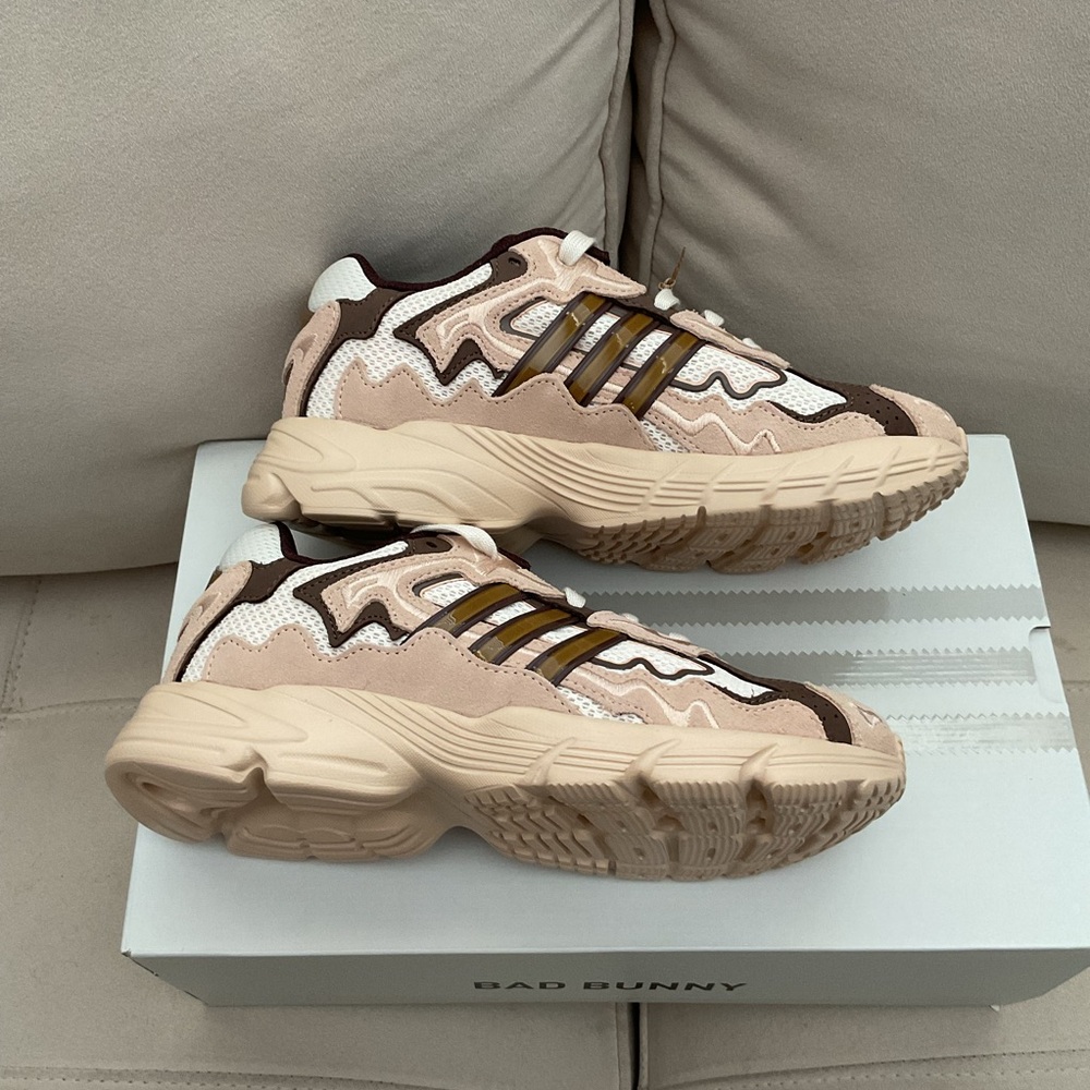 “NWT” Adidas Bad Bunny (Boy) Sneakers Size 3 - Picture 2 of 5